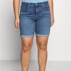 Levi's Plus Size Shaping Bermuda Shorts 18W